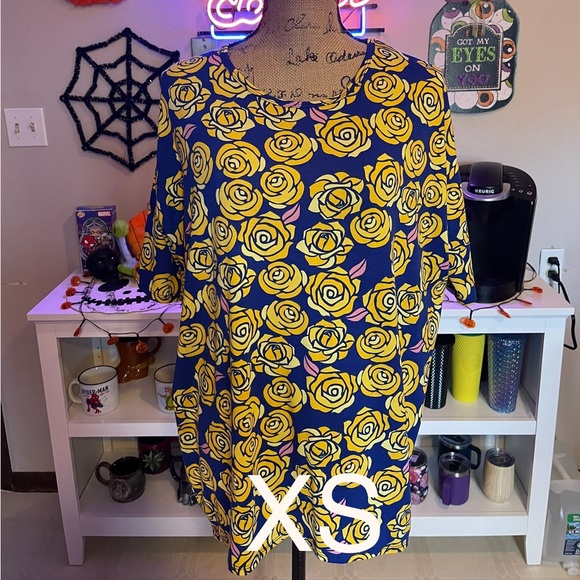 Tunic shirt Irma XS beauty and the beast rose 🌹by lularoe - Picture 1 of 4